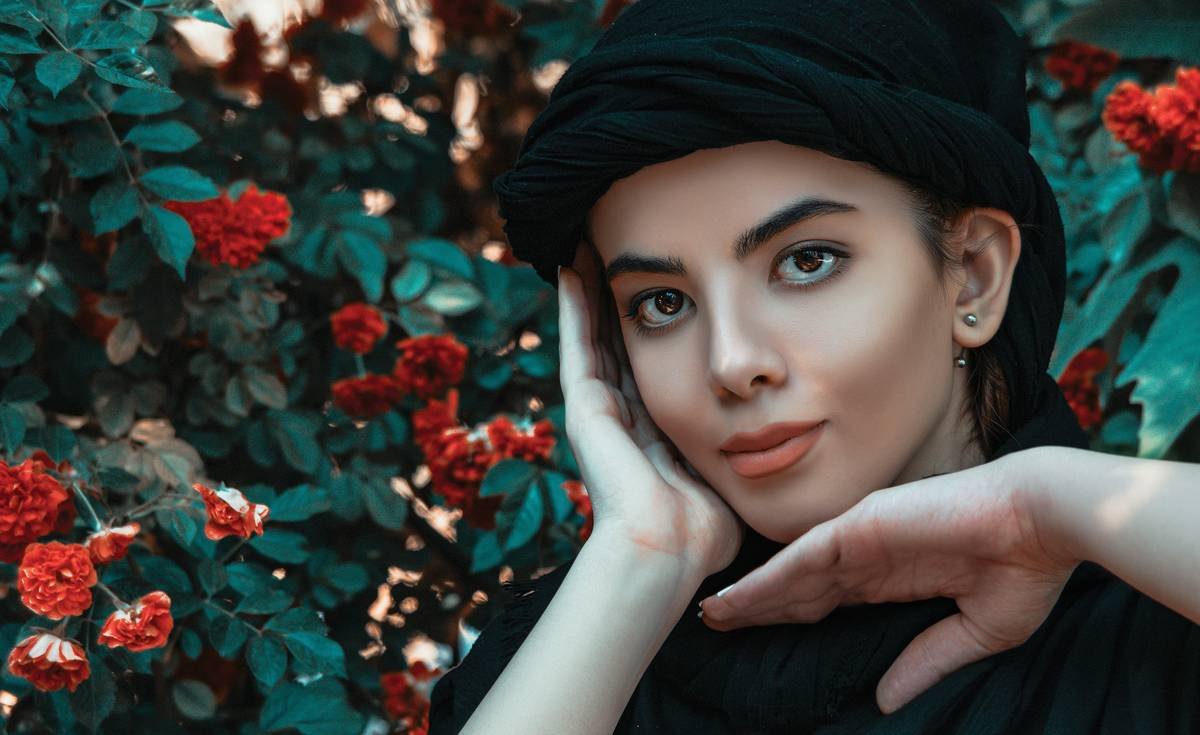 woman in black knit cap and black long sleeve shirt