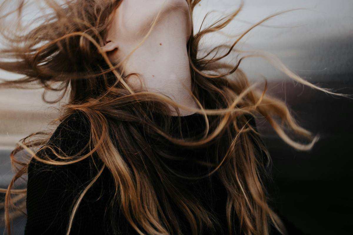 Close-up of damaged vs. repaired hair strands showing effectiveness of hair recovery therapy